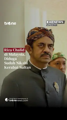 Masyarakat Anti-Korupsi Indonesia (MAKI) memastikan tersangka kasus korupsi tata kelola minyak mentah, Muhammad Riza Chalid, saat ini berada di Malaysia dan diduga telah menikah dengan kerabat sultan dari salah satu negara bagian di Negeri Jiran sejak empat tahun lalu. Koordinator MAKI, Boyamin Saiman, mengatakan Riza banyak tinggal di Johor dan kemungkinan memiliki ikatan dengan keluarga kerajaan di negara bagian berinisial J atau K. Boyamin mendesak Kejagung mengajukan red notice ke Interpol agar Malaysia dapat menindaklanjuti keberadaan Riza Chalid. Jika tidak, ia menyarankan dilakukan sidang in absentia untuk menyita aset Riza. Sementara itu, Kejagung menyatakan Riza Chalid mangkir dari panggilan pertama sebagai tersangka. Kementerian Imigrasi dan Pemasyarakatan menyebut Riza telah meninggalkan Indonesia sejak Februari 2025. #HardNews_Nasional #tvOne #CariBeritaditvOne #ONU01 #NewsOne  