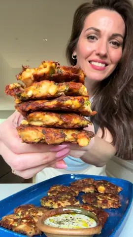 5 Ingredient Chicken Broccoli Feta Fritters 🥦🍗🧀 full recipe is on my site: HungryHappens.Net #lowcarb