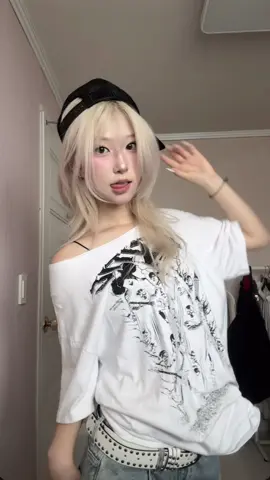 티셔츠로 오프숄더 만들기..🎽✂️ #DIY #fashion #오프숄더 