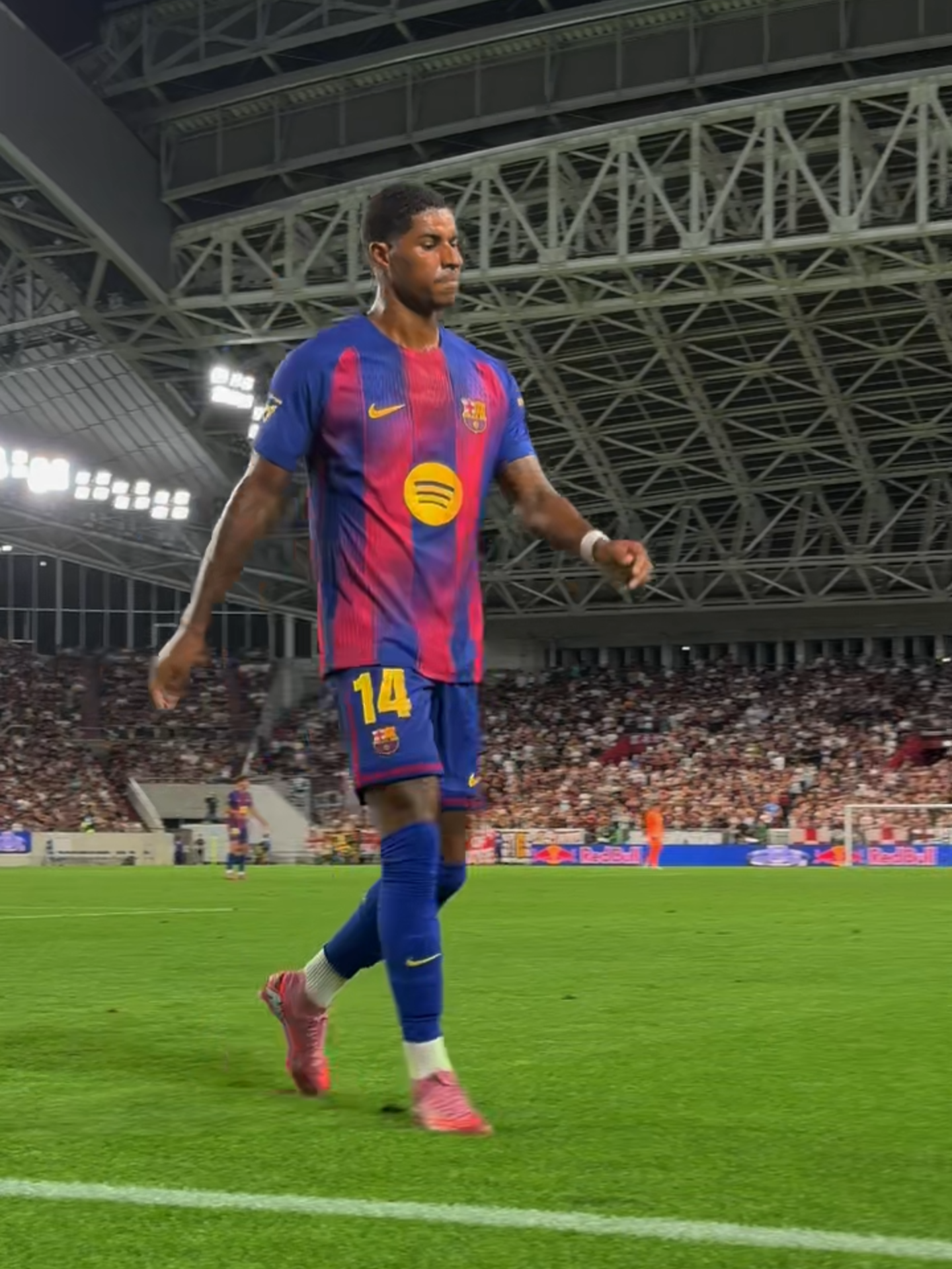 Up close and personal 🤩 #fcbarcelona #barçaontiktok #DeportesEnTikTok #Rashford #visselbarça