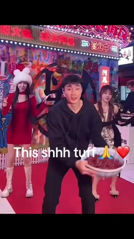This lowk tuff #dancing #chinese #guy #streetfood 