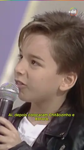 🥰 Ai, gente, eu não aguento essa Sandy e esse Junior tão pitoquinhos no Domingo Legal em 1993 🫶 E essa história sobre o Grease, vocês já sabiam? Revivam os anos 90 com o meu catálogo! #MaisSBT #SBT #DomingoLegal #Gugu #Sandy #Junior #Sandy&Junior