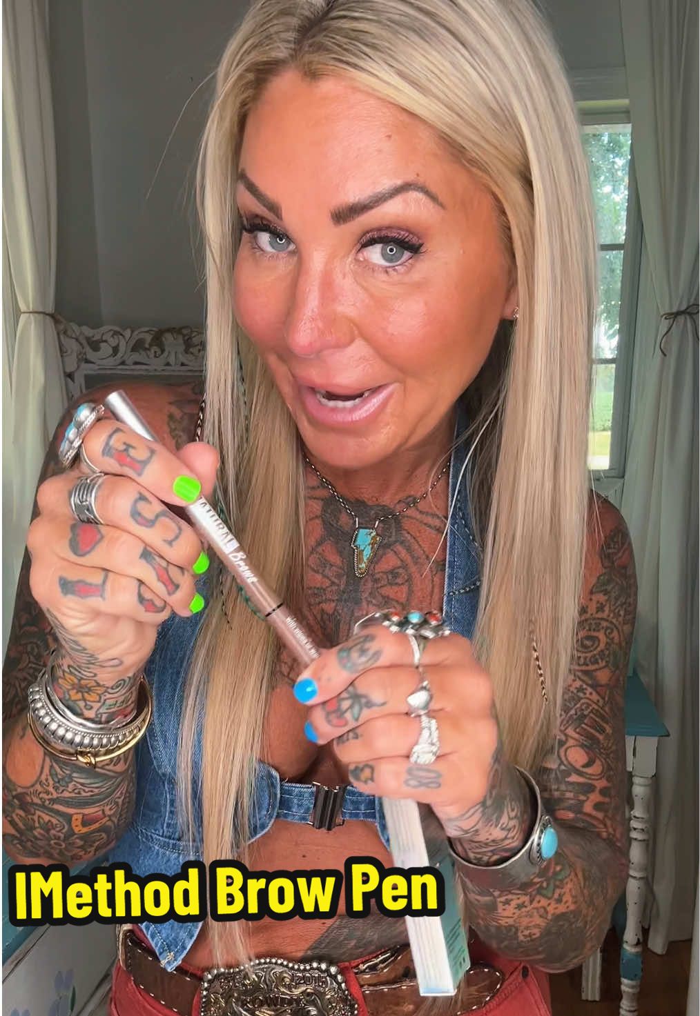 Oooooooo🤩 I love finding makeup that’s life changing!!! This lil pen right here done went n did the dayum thang yall!!! These never work for me but SHE DID! #eyebrows #eyebrowpencil #brows #makeup #makeuphacks 