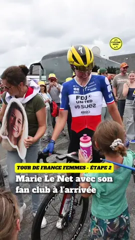 Marie Le Net retrouve son fan club familial à l’arrivée. 🥰