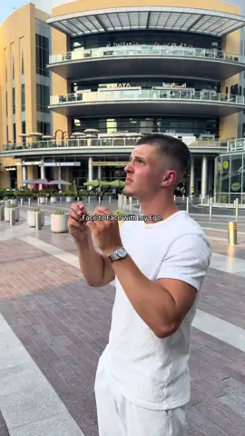 Ego ist Burj Khalifa mal 10 