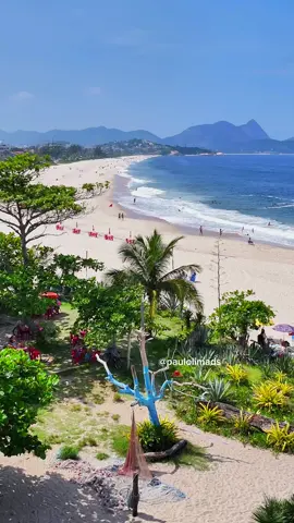 Uma volta nesse lugar maravilhoso chamado: Piratininga. 🤩🎬☀️🌊 Curiosidades:  A praia do começo do vídeo é conhecida como Praião, possui 2.700 metros. Possui ondas mais fortes, o que agrada bem aos surfistas. Mais a gente tem a prainha que é ótima para toda família, com ondas mais leves. 🌊 E na Prainha tem a Pedra da Baleia. Logo no lado esquerdo da imagem, na Prainha. O formato lembra uma Baleia e muitos pulam dali por diversão. 🐳 Significado: Piratininga é topônimo indígena que significa “pixe seco”ou peixe a secar, após a cheia do rio.  Um belíssimo domingo. ❤️ Praia de Piratininga - Niterói - RJ. #niteroi #niteroirj 