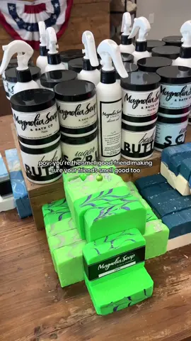 i love gifting perfumes and smell goods 💖 i KNOW what fragrance you like bestie 😌💚 @magnoliasoapandbathco @Valentino.Beauty  #bathandbody #selfcarefinds #magnoliasoapandbathco #shoppingvlog #minivlogs 