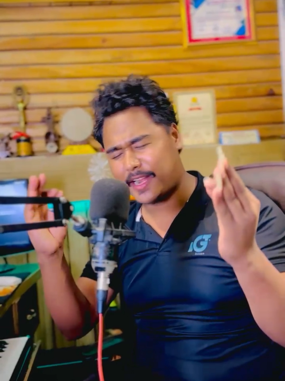#trendingsound #viralvideo #trendingsong #tamangtiktokofficial #tamangselosong #tamannsong #chetanlamanewsong #chandrakaladongnewsong #humlamaausadhinunxaina #chetanlama@Kunga Woeser Tamang @जनक स्याङतान @ᵏᵘᵐᵃʳⁱ 🌿🕊️ @prateek blon_offical 
