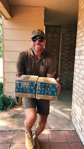 Another day, another chance to brighten someone's doorstep! 📦 Life's all about finding those little moments of joy - especially when I get to deliver a  @ScentWorx box!  #KeepDancing #keepsmiling #havesomefun #bethereasonsomeonesmiles #walmart #WalmartFinds #candles @harryslatkin @Walmart 