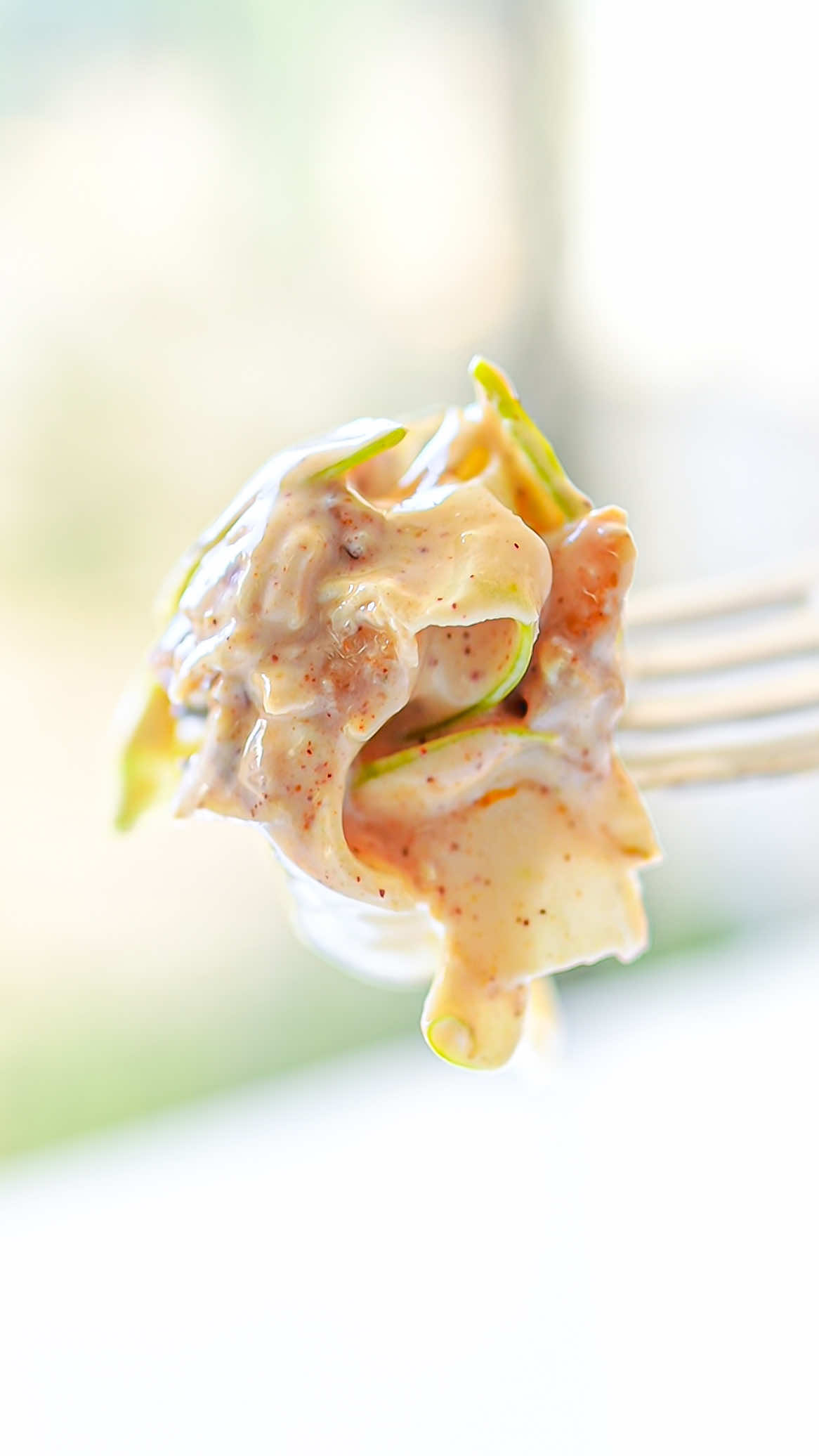 Essa receita viralizou por ser prática, gostosa e uma aliada na dieta! 🍎🍏 📌 Salva essa receita para lembrar de fazer. 👯‍♀️ Marca aquele amigo que gosta de testar receitas práticas. Ingredientes  1 maçã fatiada (qualquer tipo) 120g de iogurte grego  1 colher de sopa de pasta de amendoim 1/2 colher de chá de canela em pó  1 colheres de sopa de granola  Fiozinho de mel (ou a gosto) Se você curtiu, compartilhe essa receita com aquela pessoa que gosta de uma receita fácil e saudável. Marque o “@“ aqui nos comentários👇 #receitafacil #receitasfaceis #receitaspraticas #receitapratica #receitas #receita #receitasfit #receitafit #receitasaudavel #receitassaudaveis #comidadeverdade #bettoauge #receitaviral #tiktokshop 