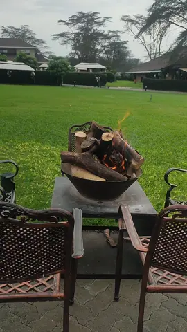 A fireplace, good vibes, surrounded with love and Yees this is life #fyp #fy #fypviralシ #fypviraltiktok🖤シ゚☆♡  #LRN #lakenaivasharesort🌴🇰🇪  #lakenaivasha 