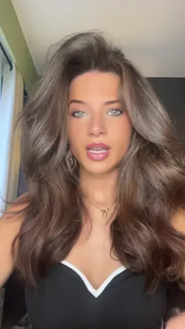 Alors comme ça on sait pas comment avoir des cheveux volumineux ??? Je suis de bonne humeur je vais t’expliquer 💕 #brushing #hair #shiny #hairstyle 