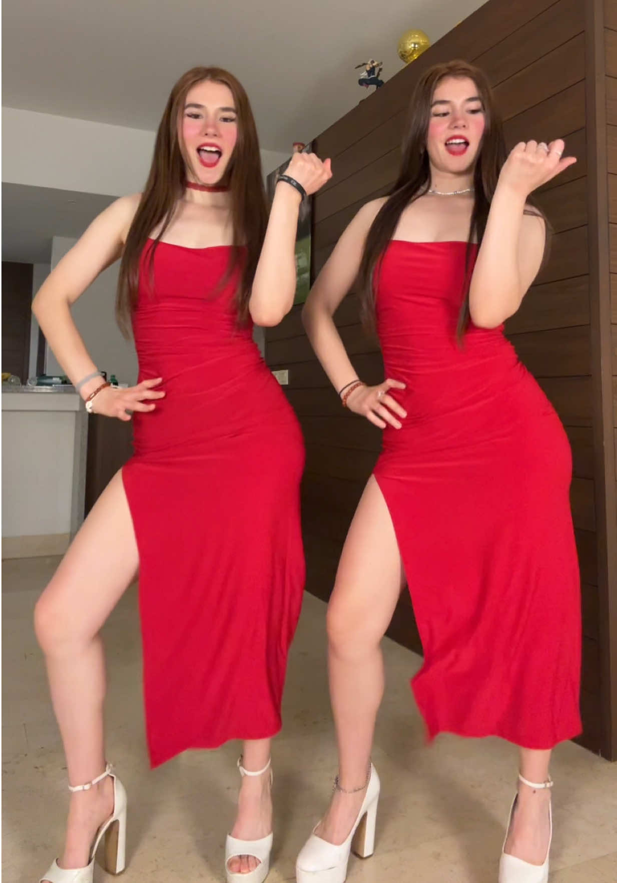 Que sean deportistas, siguiente pregunta… 🙂‍↔️❣️ #AraYFer #twins #trend #2025 #uñas #dress #red 
