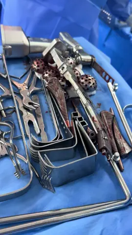 Mecânico de ossos / bone mechanic ❤️ #instrumentacao #medicina #medicine #enfermagem #enfermeria #tecenfermagem #fisioterapia #medico #instrumentando #cirurgia #instrumentador #tecnicoemenfermagem #tecenf #hospital #centrocirurgico #blococirurgico 