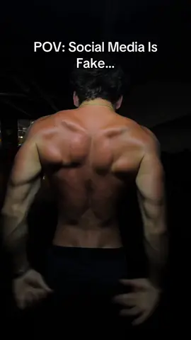 The Mog Light proves that lighting matters. #GymTok #FitnessTips #FitnessMotivation #NattyOrNot 