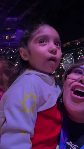 @Freya Skye showed so much love to us the whole night. It definitely made my baby’s night unforgettable! Thank you so much Freya. You are beautiful, so sweet, and talented. ♥️🤍🫶🏼  #descendantswordscollidetour #descendantswordscollide #descendantswordscollidetourlasvegas @Disney Descendants @disneyzombies @Disney Concerts 