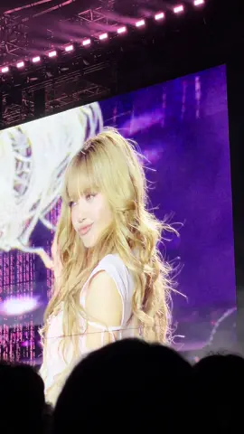 lisa is so dreamy 🥰😮‍💨 #lisa #lisaedit #blackpink #lisablackpink #chaelisa #deadlineworldtour 