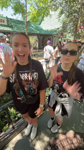 Hi from Disneyland👋  #disney #churro #beignets @alohi 