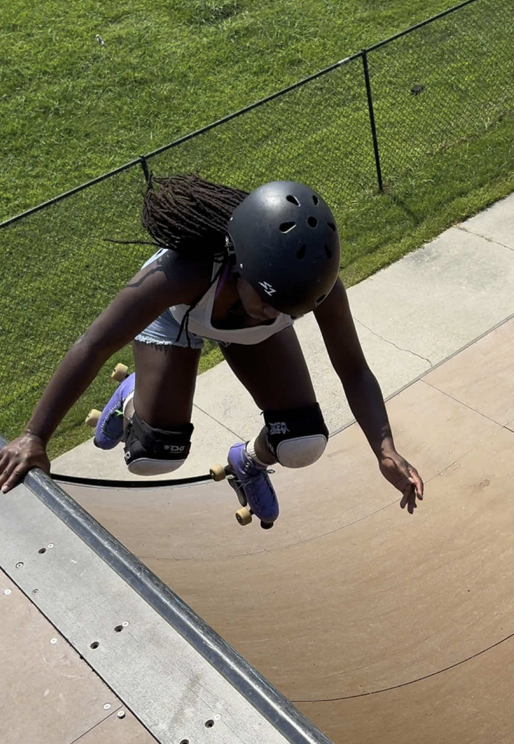 This extreme heat advisory has stunted my plans to practice vert tricks 🥲 but we keep the press on! I didn’t do much today (mostly because I was wearing shorts lol) but I at least got out there for approximately 2 minutes haha #skater #rollerskating #BlackTikTok #vb #quads 