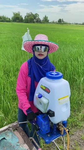 แม่ถือโทรศัพท์เอียงอะ🤣#วัยรุ่นทํานา🌾 #สุพรรณบุรี 