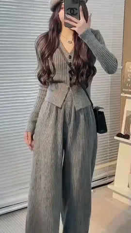 Idea de outfit para invierno Conjunto de dos piezas Solicítalo al 99O151165 🤗 #peru🇵🇪 #outfit #conjuntos #ropadeinvierno 