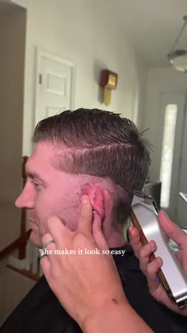 Replying to @LacyHue She makes it look so easy! #menshaircut #mensfadecut #menscuttutorial #menscut