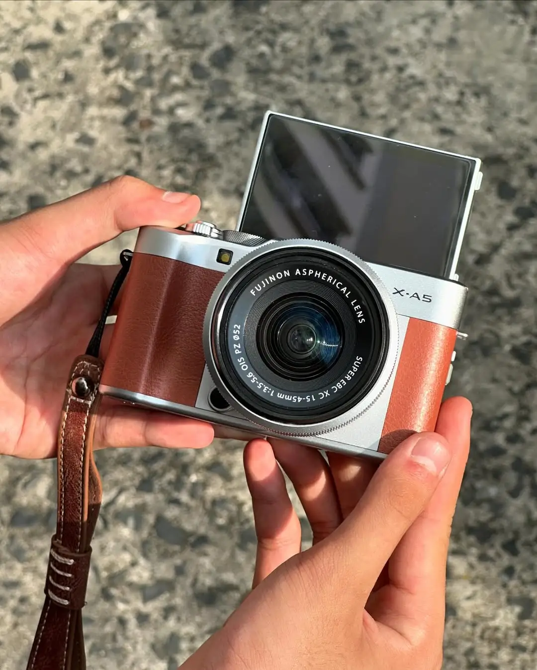 Fujifilm XA5 Price :IDR 499.000 ✨Kamera berfungsi dengan baik✨  * Body 9/10  * Lensa bersih  * ⁠touchscreen normal  * Lcd normal  * Video normal  * Zoom in out ok  * Flash on  What you can get?  * Battery  * Strap  * Charger ori  * ⁠memory  #y2k #olddigicam #digitalcamera #digitalcameraph #digicam #digicamph #vintagecamera #62digiclub #62digicam #62digicamclub #digicamlove #digicams 