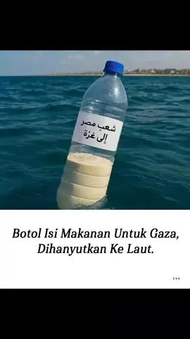 🇪🇬➡️🇵🇸 “From Egypt to Gaza — You are not alone! A bottle of hope merupakan suatu gerakan untuk mengirimkan bantuan makanan ke Gaza dengan cara menghanyutkan botol ke laut, dan Allahu Akbar botol2 makanan itu benar2  sampai ke laut Gaza, Allahu Akbar.., tidak ada yang tidak mungkin bagi Allah. Hasbunallah wa ni'mal wakeel 🤲😭😭💔💔🥰🥰 FREE PALESTINE 🇵🇸🇵🇸🇵🇸💪💪💪 #GazaUnderAttack #EgyptToGaza #HumanityFirst #FreePalestine #FromSeaToHope #GazansAreNotAlone #MuslimUnity #savepalestine #palestina #savegaza #freepalestine🇵🇸❤️ #fypシ゚viral🖤tiktok #reelsvideo #fypage  #explore #fypシ゚ #fyppppppppppppppppppppppp 