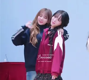 Biết ngại không =)))) #hayeon #chaewon #mochiz #triples #kpop 