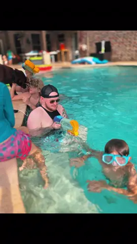 Locked & loaded.  #summervibes #imtheonetheycallthebully @Hunter Foster 
