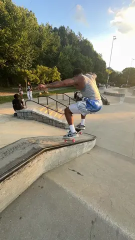 WHERE MY POSERS @👀??? #robbguise #Skateboarding 