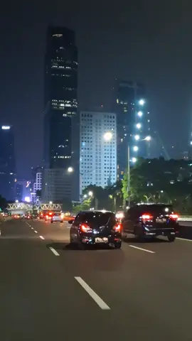 mentahan vidionya boleh di ambil , patung jendral sudirman .  vibes jakarta  #foryou #view #jakarta #fyp #citylights 