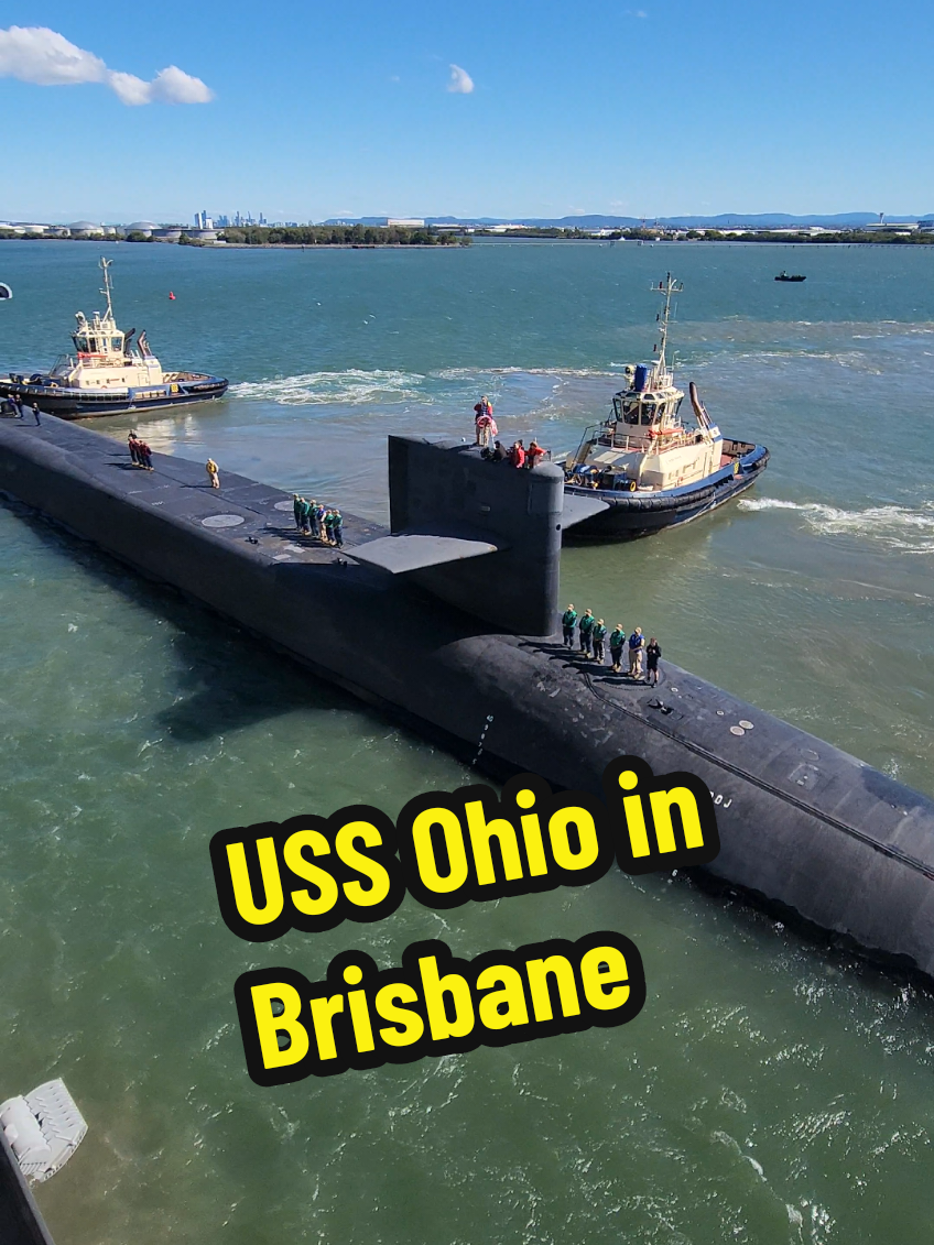 The USS Ohio arrived into Brisbane on Sunday, berthing alongside the submarine tender, USS Frank Cable. Keep an eye out for the article and more video coming soon. #usnavy #submarine #Brisbane #America #fyp #military #navy 