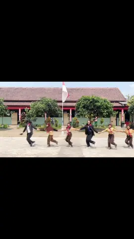 AYOO KITA LARIII!!💃🏼  #kkn #pmm #pmmumm #fyp #foryoupage #kknberdampak #lewatberanda #foryou #trendkkn 