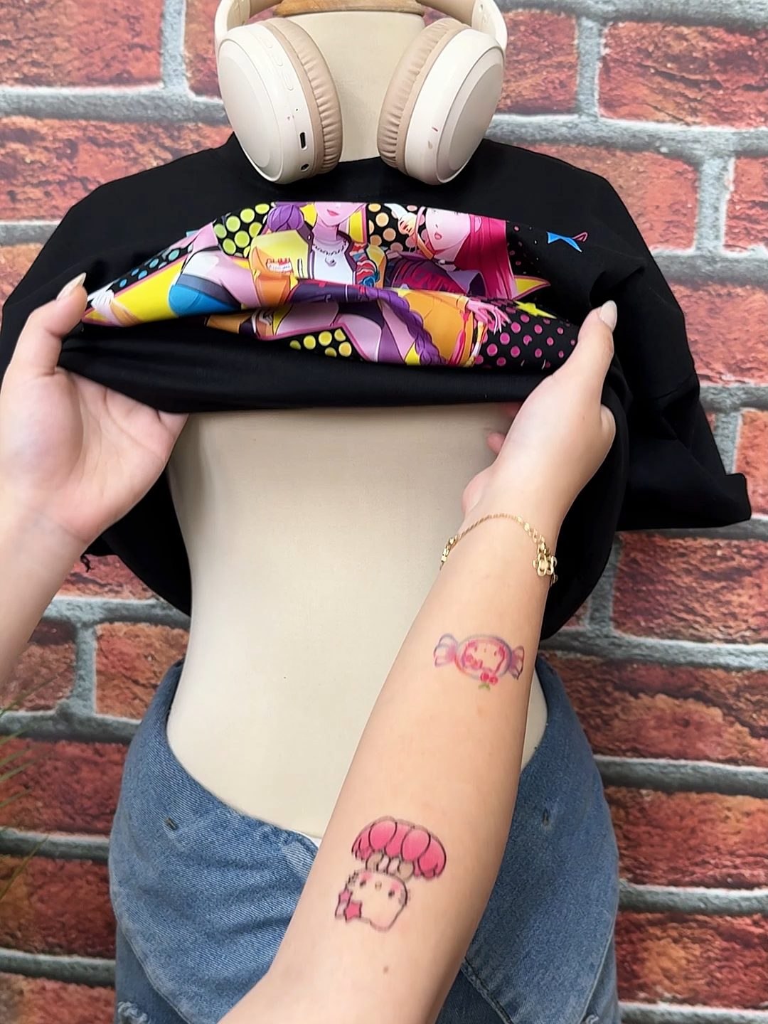 Get this shirt right now if you like Huntrix ❤️😍🥰🌟 #kpopdemonshunters #kpopdemonshunter #huntrix #sajaboys #kpop #demonhunter #mira #zoey #rumiuae #jinu #derpy #movie #huntrixedit #trending #tshirt #vira