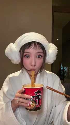 💀 me comí mi cabello #ramen #mukbang #zoey #zoeycosplay #cosplay 