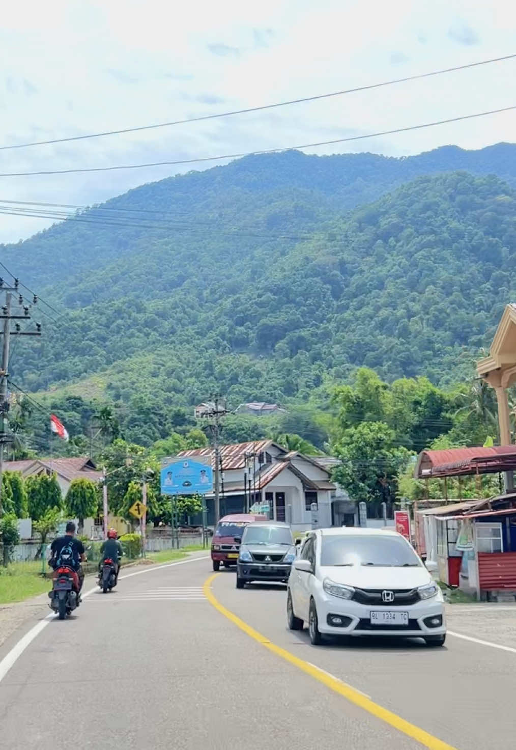 Soe na tupat daerah 🛣️ jalan nyoe komen beuh😁🙏. #viral #acehselatan #story🖤 #tapaktuan #fyp 