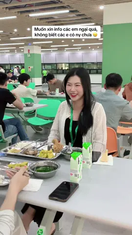 Trung bình giờ ăn cơm Biel toàn trai xinh gái đẹp thôi 🥴 #biel #tuyendung #tiktok #hot #trending #xuhuong #fyp 