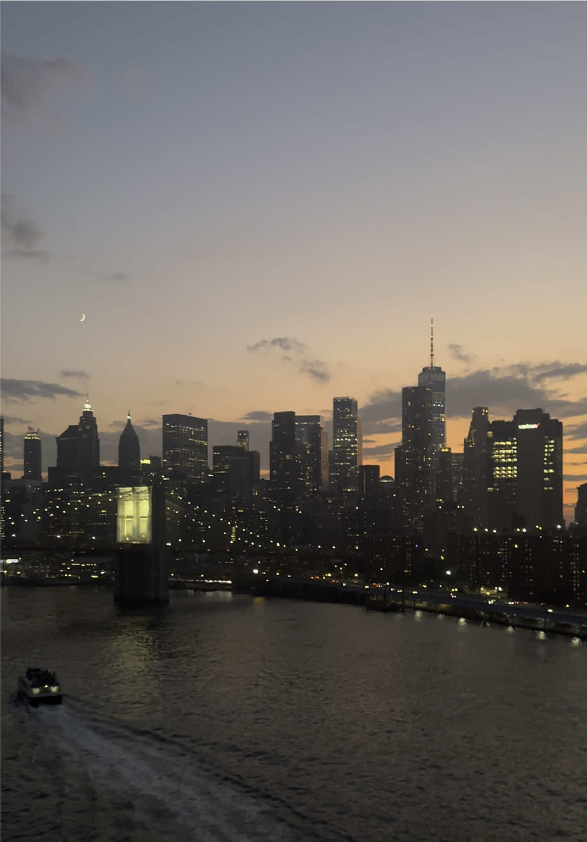 No words #manhattanbridge #newyorkcity #view #beautyful #city #lights #sunsetlover #vacations #citythatneversleeps #bigapple #dream #tikto #wockst★rz #fyp #america #vira 