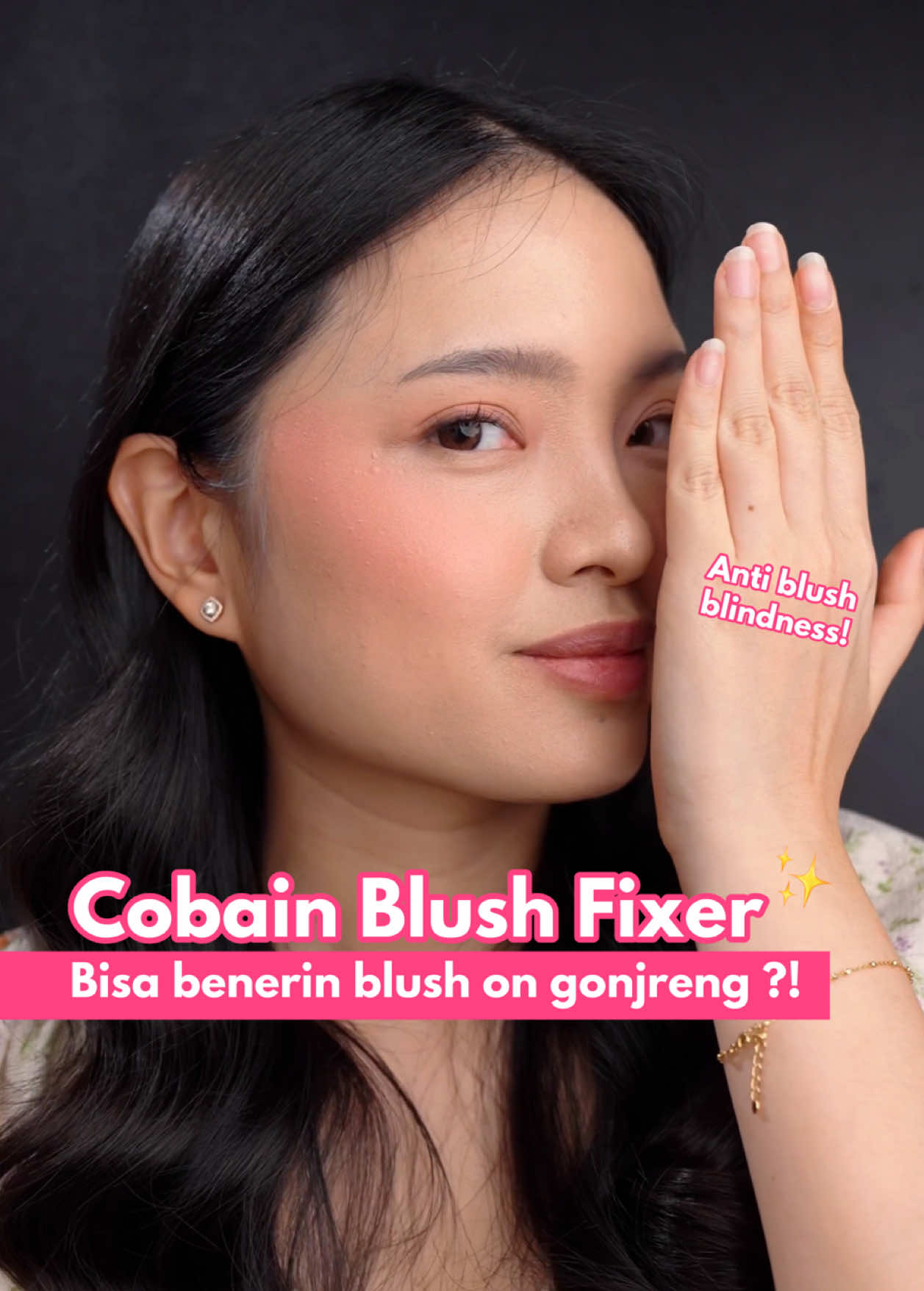 Mending kalian ikutan POnya, DM mereka skrg soalnya cuma sampai tgl 4 Agustus (ada harga spesial juga) ! 🫵🏻 Magic banget bisa benerin blush on gonjreng 😭 Please cobain deh, terutama Peachfixernya ! Cucok banget parah blush onnya Lavie 😭🫶🏻 #blushon #blushfixer 