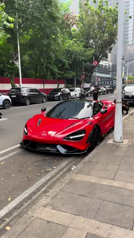 Pesona mclaren🔥🔥#fyp #xyzbca #carsoftiktok #carspotting #mclaren 