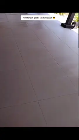 “Orang nampak aku okay… tapi sebenarnya tengah bergelut dengan hutang.” “Hari-hari fikir macam mana nak survive.” “Tapi aku percaya… rezeki akan datang bila kita terus usaha.”