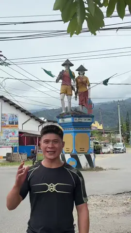 Salah satu pemandangan indah yang ada di Sulawesi Utara. GEREJA DAN MESJID BERDIRI BERDAMPINGAN😍😍 simbol kerukunan antar umat beragama😊 #mesjiddangerejaberdampingan #toleransi #mopuyadumoga #bolaangmongondow 