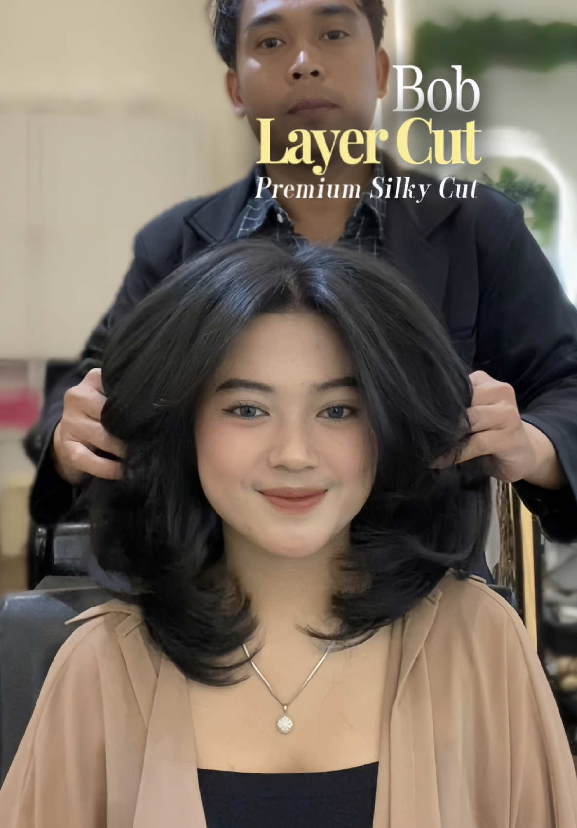 Mau rambut pendek tapi tetap keliatan bervolume dan elegan? Bob Layer Cut jawabannya! Potongan ini bikin wajah keliatan lebih tirus dan rambut jadi lebih gampang diatur. Apalagi kalau digabung sama Paket Premium Silky Cut dari Fendy & Co—hasilnya? Auto glow up tanpa drama! 😍 Di paket ini kamu dapet: ✔ Haircut by our stylist ✔ Express Keratin Treatment (bikin rambut lebih halus & nurut) ✔ Quick Scalp Detox (kulit kepala bersih, rambut tumbuh sehat) ✔ Wash & Blow ✔ Hair Shine Serum (biar rambutmu makin shiny dan on point!) Rambut pendek? Siapa takut. Kalau potongnya di Fendy & Co, pasti hasilnya lembut, ringan, dan gampang ditata setiap hari ✂💆‍♀💫 📍Available at Gandaria, Kemang, dan Tebet 📱 WA: 0812-5888-7784 #BobLayerCut #PremiumSilkyCut #LayerBob #ShortHairGoals #RambutPendekCewek #SalonJakarta #HairCutJakarta #SilkyHairTreatment #ScalpDetox #HairShineSerum #SalonCewekJakarta #FendyAndCo #RambutHalus #HairTransformation #BobHaircutIndonesia #fendynco 