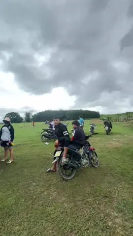 ý là đg tám chuyện 🙉🤣