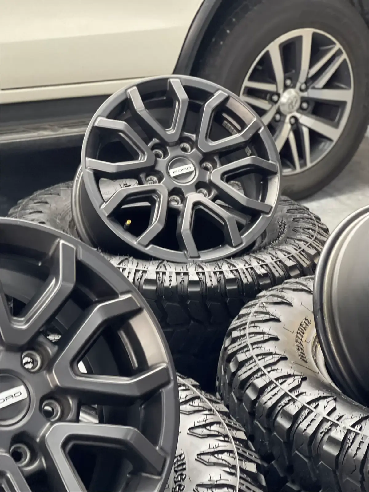 For sale!! FOR SALE: STOCK FORD MAGS AND PATRIOT TIRES Ford Raptor 2025 Stock Mags 17x7.5 / 6 holes / Pcd 139 4 pcs PATRIOT RUGGED TERRAIN 285/70/17 2022 DOT 4 pcs All in package for 40,000 #patriottires #Ford #cars #carsoftiktok #wheels #forsale 
