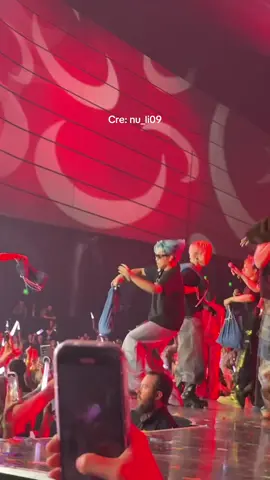 Nghịch quá trời rồi đó nha #RHYDER #CAPTAINBOY #ATSHCONCERTLASVEGAS #RHYCAP 