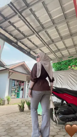 fit check 🤎 #outfit #outfitinspiration #outfitcheck #cutbrayjeans #fypage #fypp #atasanwanitamurah #atasanwanita #outfitoftheday #keranjangkuning #fyppp 