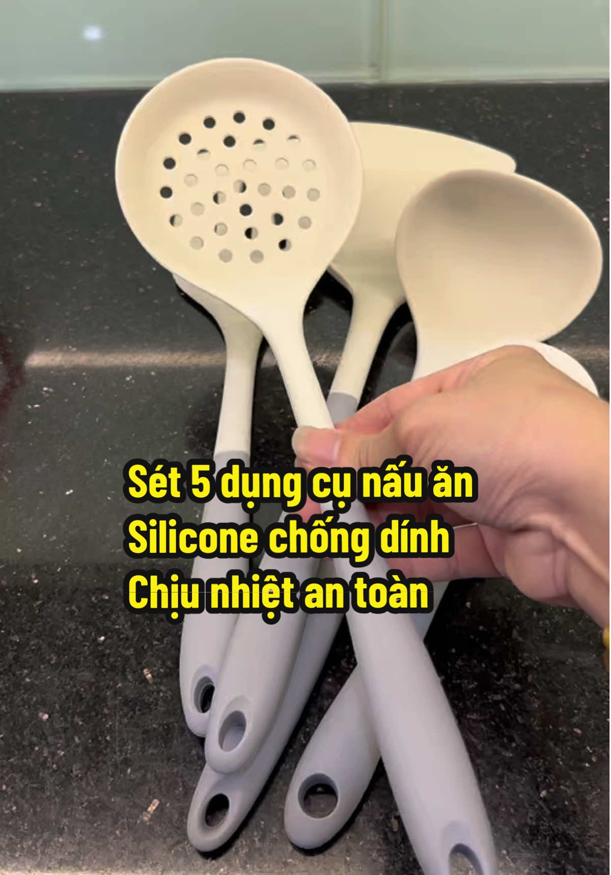 ☘️ Sét 5 dụng cụ silicon chịu nhiệt chống dính nhà bếp. Ưng thật sự #nhan_9292 #review #xuhuongtiktok #viral #viralvideo #LearnOnTikTok #dogiadung #giadungtienich #reviewdogiadung #danang #tienich #dungcunhabep #dungcunhabepsilicon #silicone  #bodungcunauan 