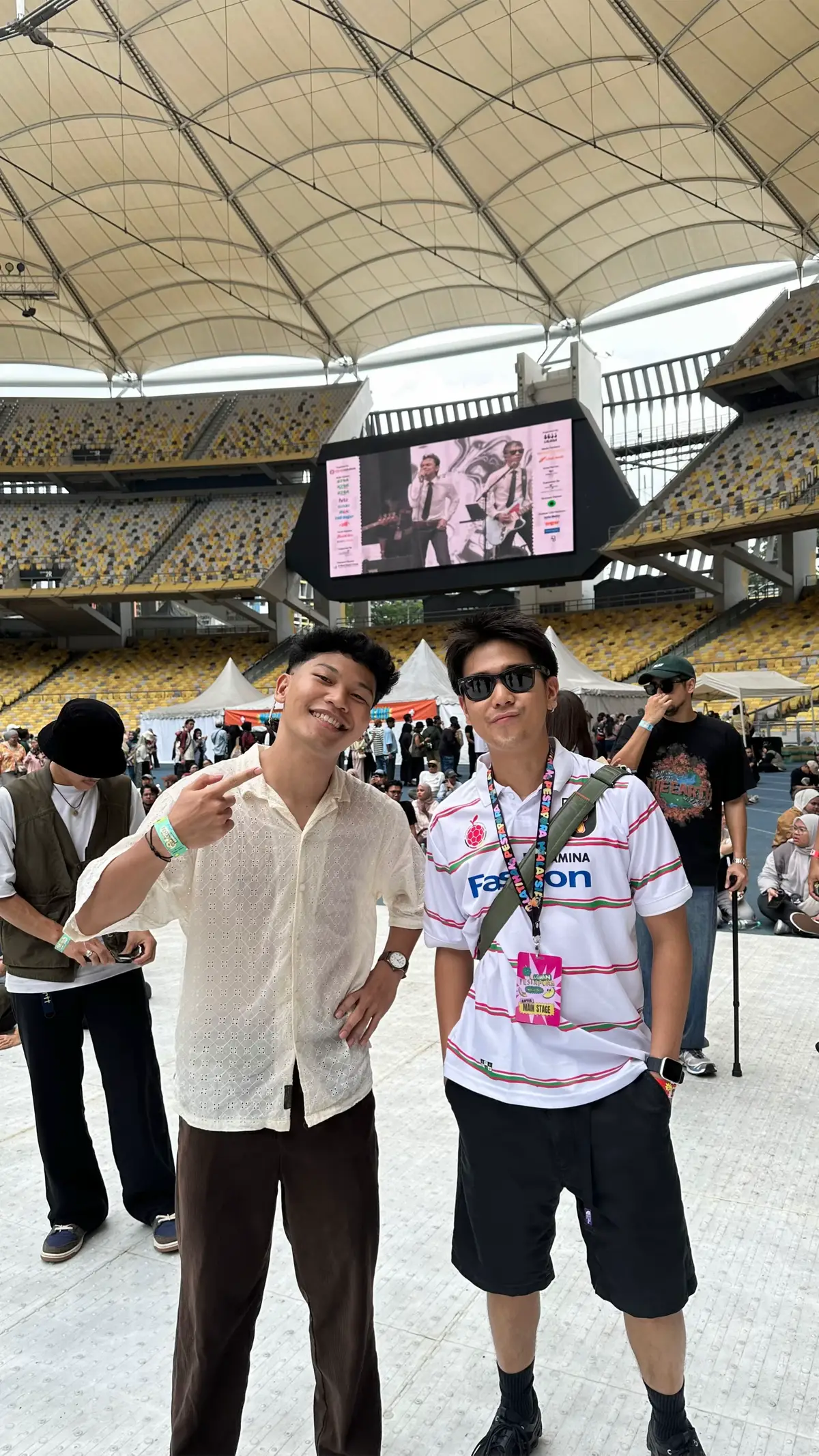 dengan kuasa tiktok tolong cari mamat ni geng dia ajak tangkap gambar pastu dia blah #iqbaalramadhan #dilan #latihanpestapora 